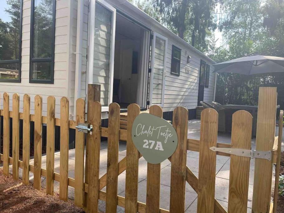 Chalet Toetje Op De Veluwe Hoenderloo Exteriör bild